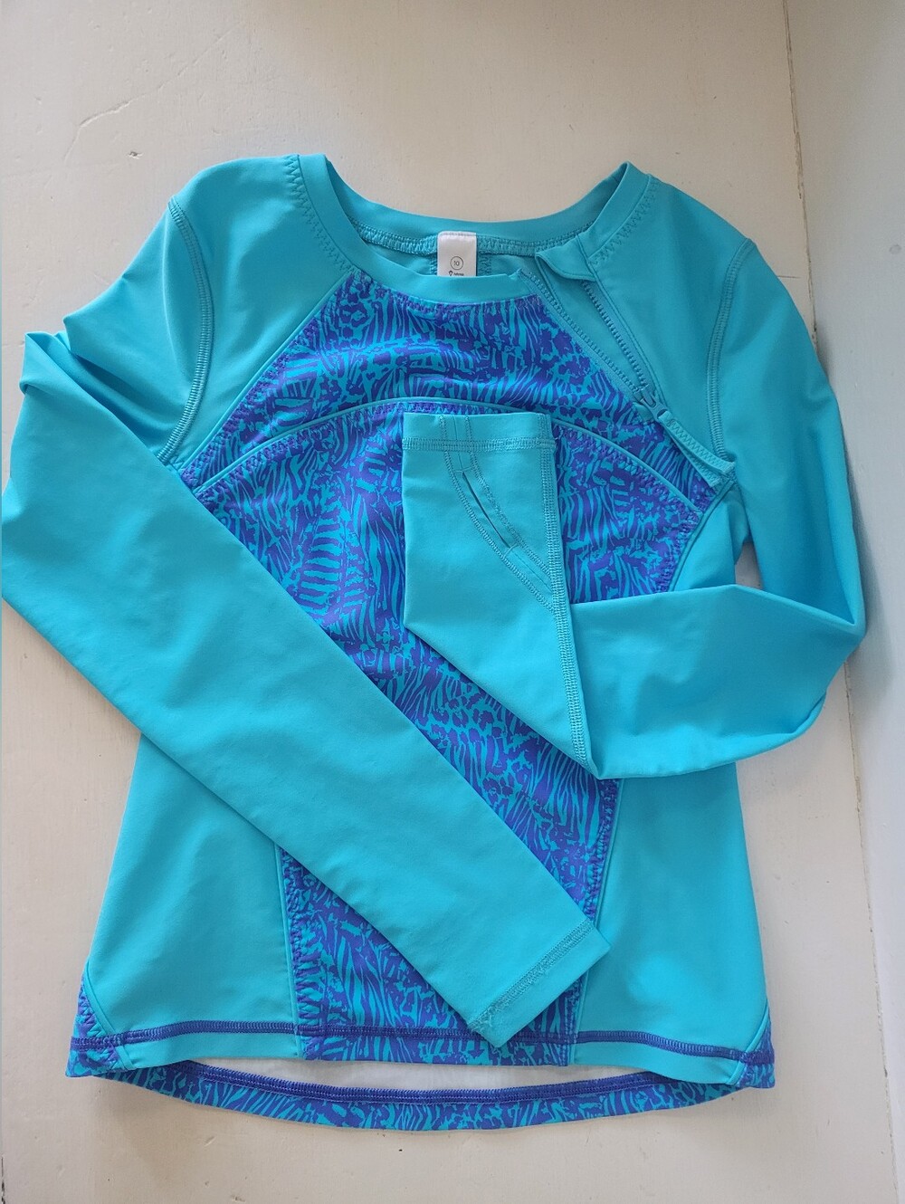 IVIVVA Size 10 Wave Ride Long Sleeve